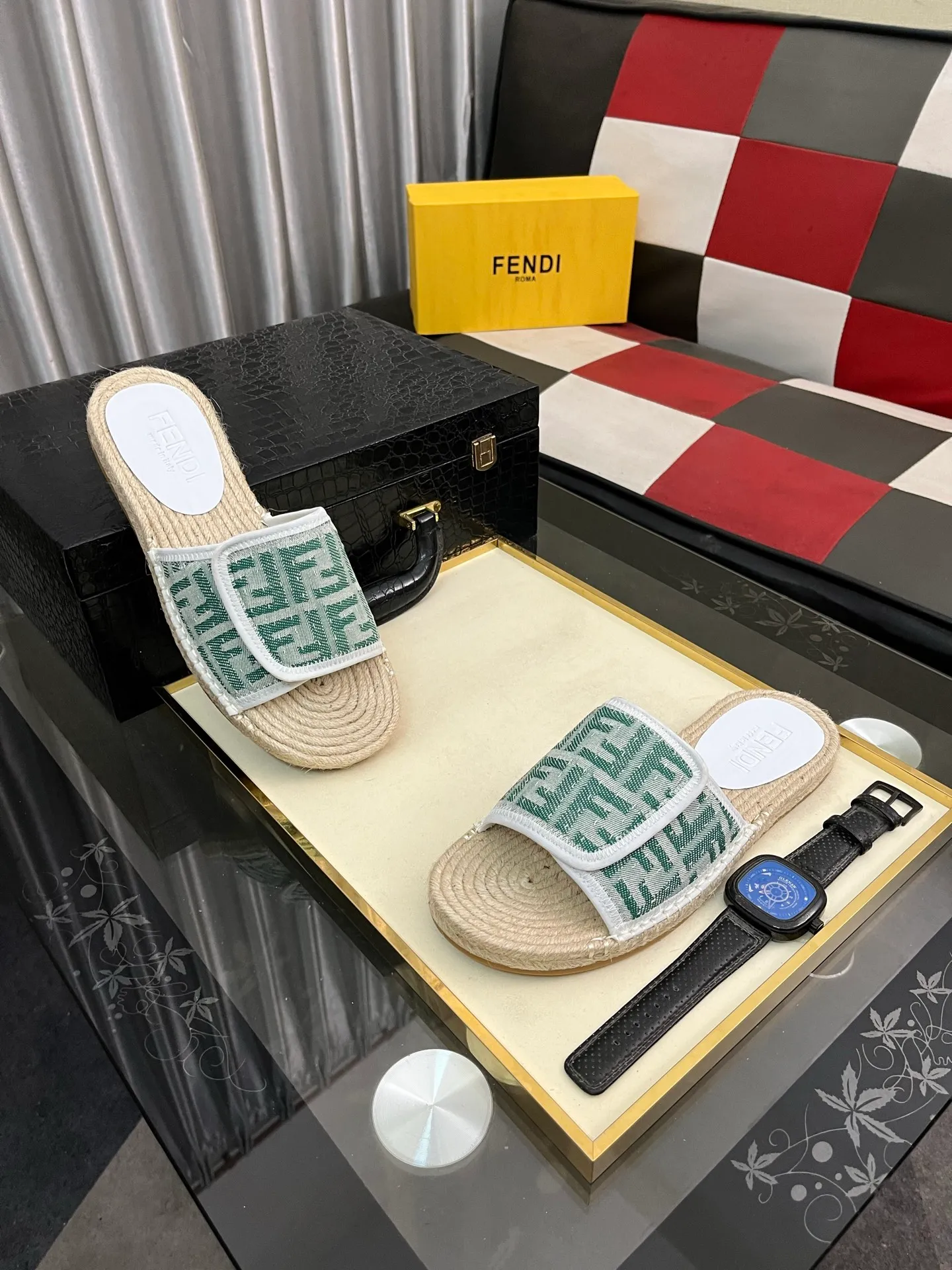 Men's shoes💰320⌚️⌚️[FENDI~Fendi slippers] High-end men's shoes brand official website 1:1 latest masterpiece: original mold customization, fabrics made of imported original materials, upgraded outsole, lighter, top quality in the market, simple and tasteful, a must-have for fashionistas, fashion is at your feet, full of confidence, the same style at the counter👍The season of summer slippers is here. Yardage: 38-44. Can be customized45.46.47